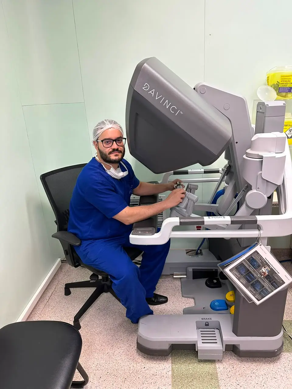 Sistema de cirurgia robótica utilizado em procedimentos urológicos