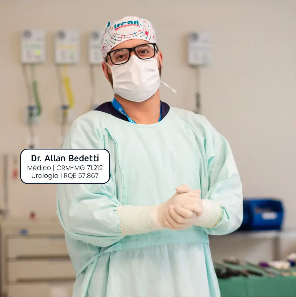 Dr. Allan Bedetti em ambiente de cirurgia robótica urológica
